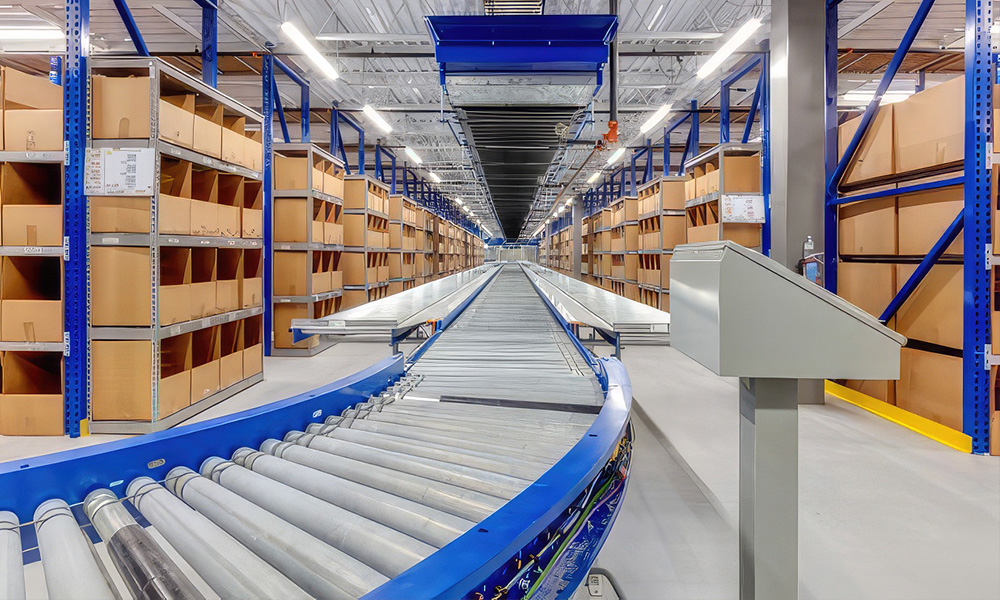 Featured image for “Advantages of Warehouse Conveyor Systems”